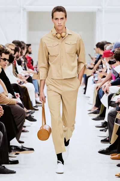 Look 44